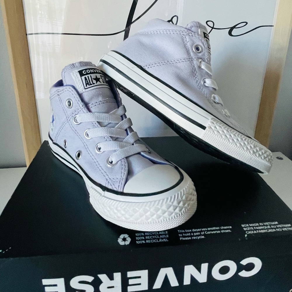 NEW! KIDS CHUCK TAYLOR ALL STAR STREET MID-TOP SNEAKER